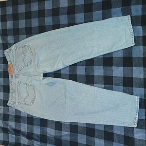 Vintage. Made in USA. Levi's 560. Loose-fit, tapered. Men's size w38 l30